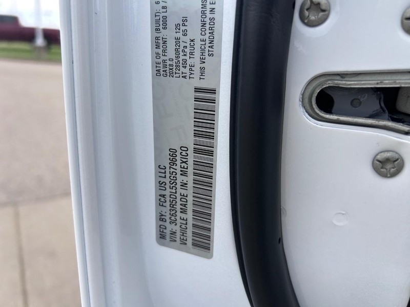 Ram 2500 Vehicle Full-screen Gallery Image 20