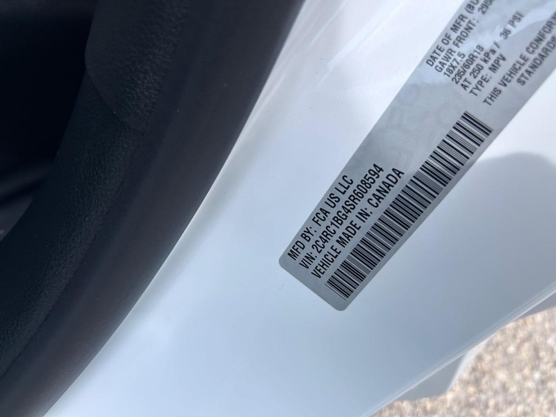 Chrysler Pacifica Vehicle Full-screen Gallery Image 22