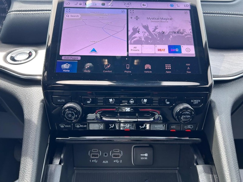 Jeep Grand Cherokee L Vehicle Full-screen Gallery Image 18