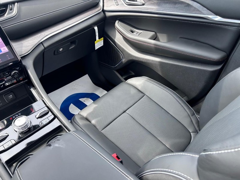 Jeep Grand Cherokee L Vehicle Full-screen Gallery Image 20