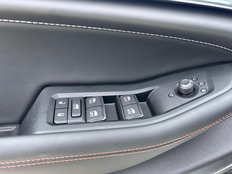 Jeep Grand Cherokee L Vehicle Full-screen Gallery Image 21