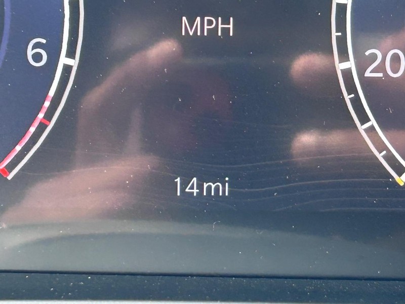 Jeep Grand Cherokee L Vehicle Full-screen Gallery Image 24