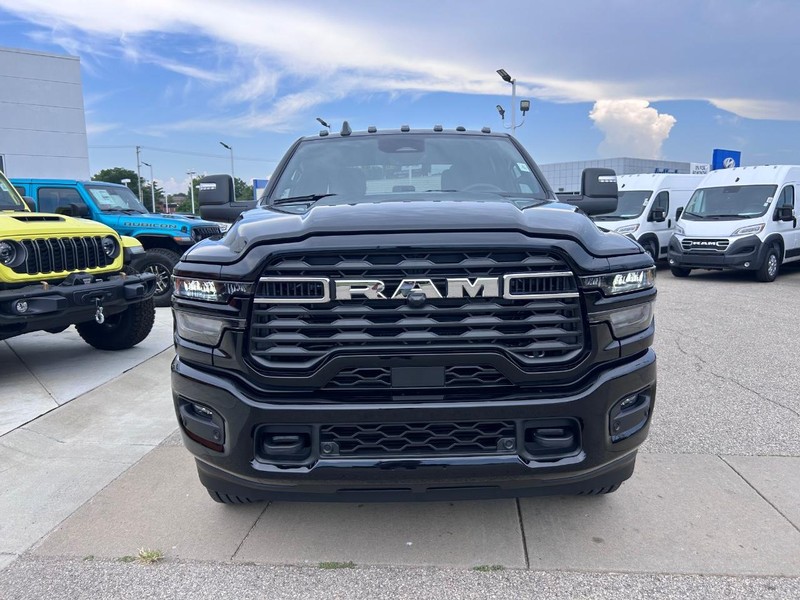 Ram 2500 Vehicle Full-screen Gallery Image 2