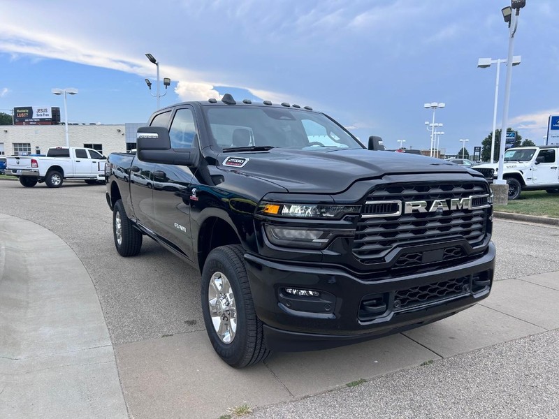 Ram 2500 Vehicle Full-screen Gallery Image 3