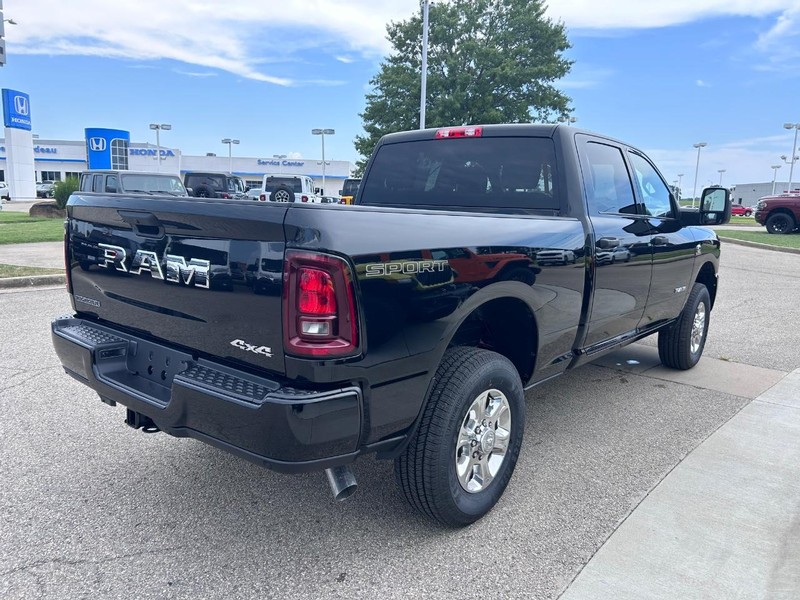 Ram 2500 Vehicle Full-screen Gallery Image 4