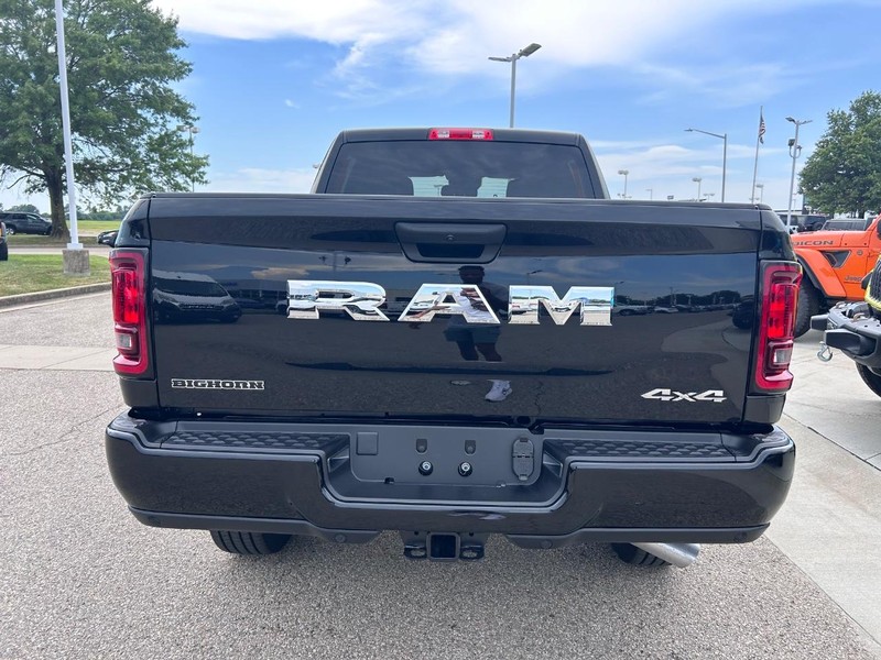 Ram 2500 Vehicle Full-screen Gallery Image 5