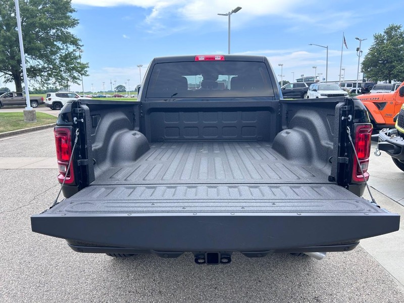 Ram 2500 Vehicle Full-screen Gallery Image 6