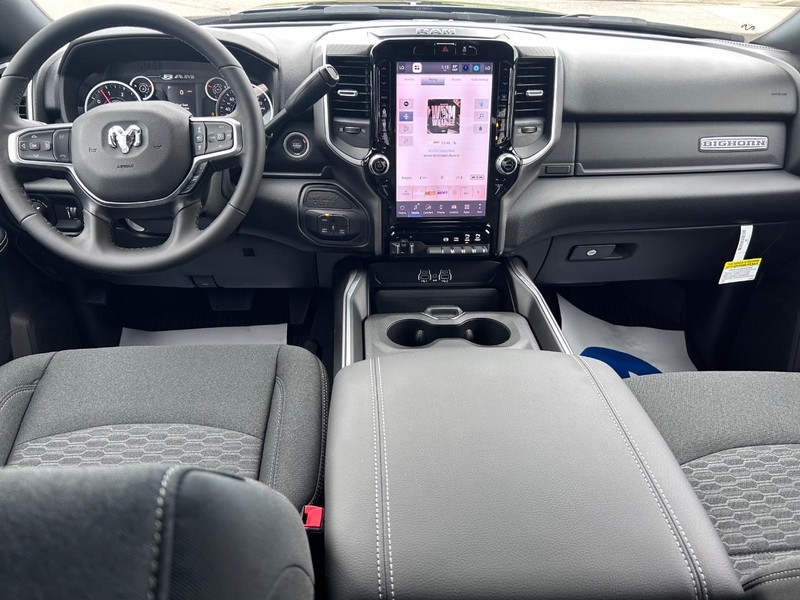 Ram 2500 Vehicle Full-screen Gallery Image 9