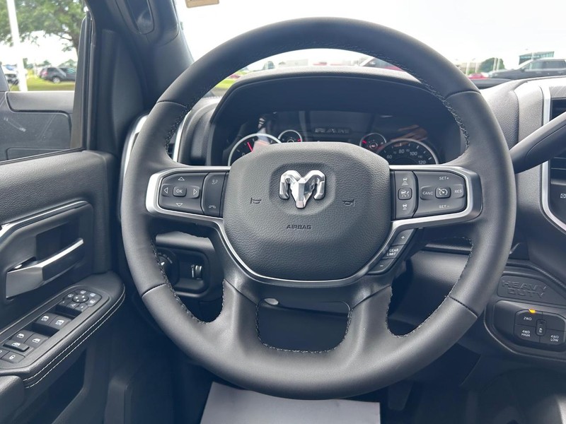 Ram 2500 Vehicle Full-screen Gallery Image 10