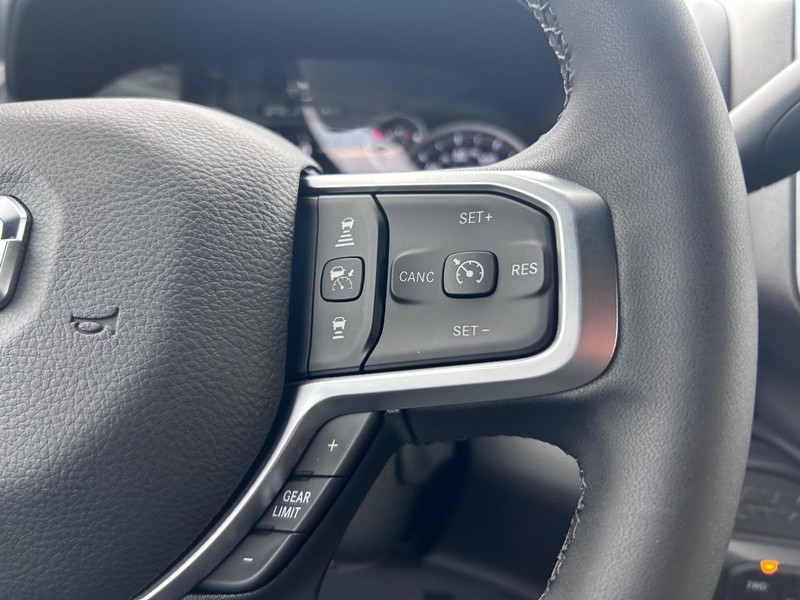 Ram 2500 Vehicle Full-screen Gallery Image 12