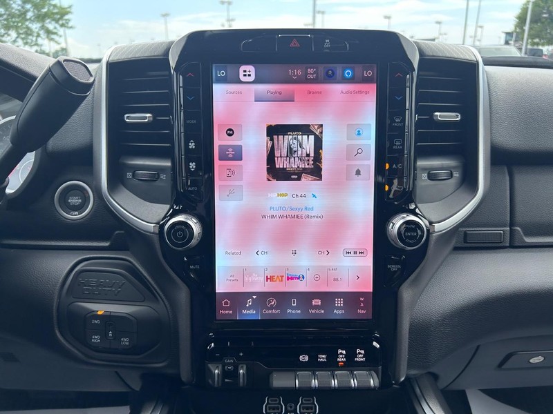 Ram 2500 Vehicle Full-screen Gallery Image 13