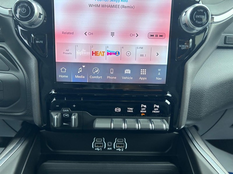 Ram 2500 Vehicle Full-screen Gallery Image 14