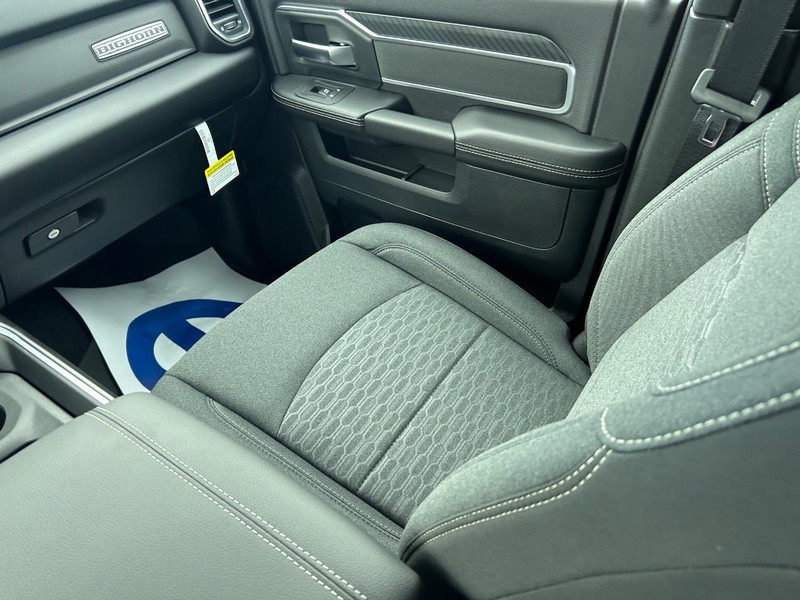 Ram 2500 Vehicle Full-screen Gallery Image 15