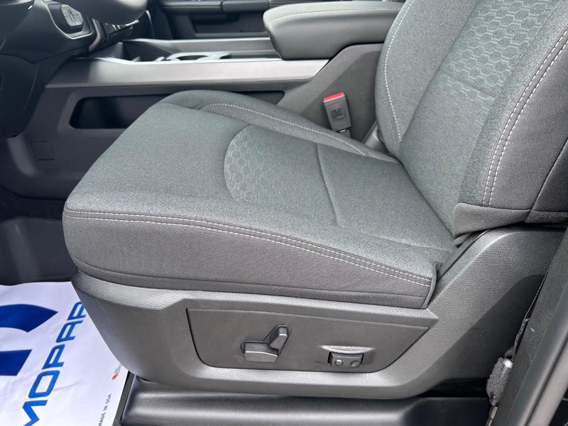 Ram 2500 Vehicle Full-screen Gallery Image 17