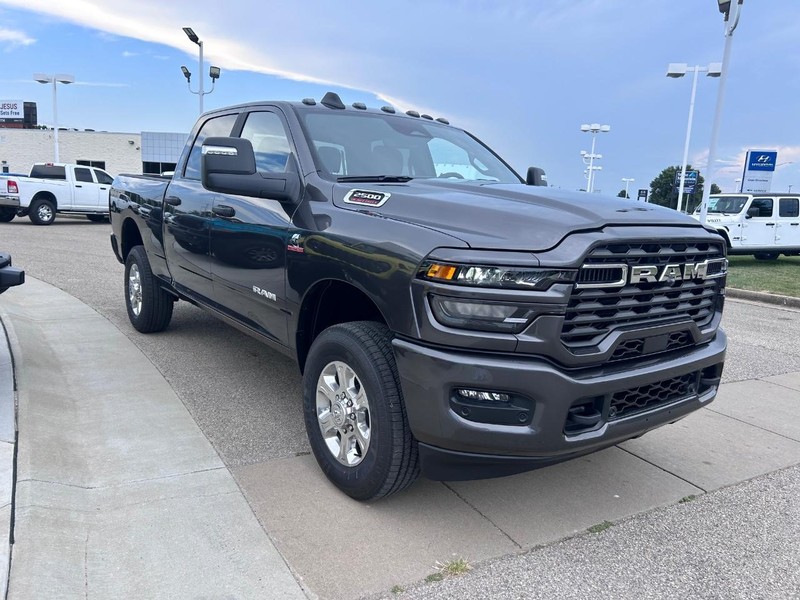 Ram 2500 Vehicle Full-screen Gallery Image 3