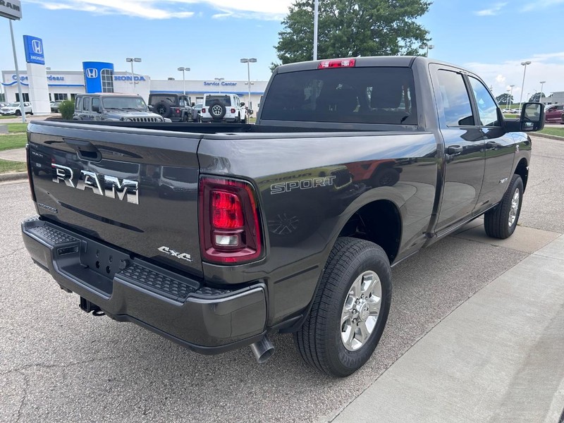 Ram 2500 Vehicle Full-screen Gallery Image 4