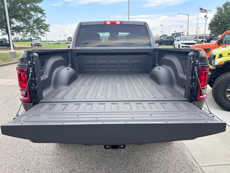 Ram 2500 Vehicle Full-screen Gallery Image 6