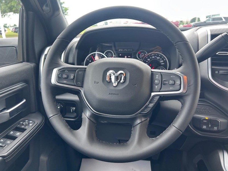 Ram 2500 Vehicle Full-screen Gallery Image 10