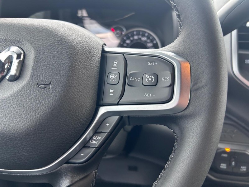 Ram 2500 Vehicle Full-screen Gallery Image 12