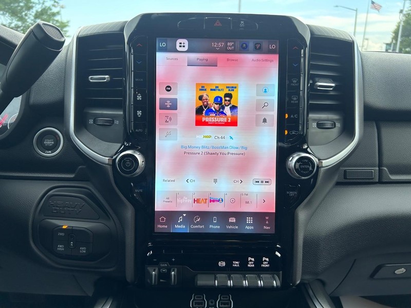 Ram 2500 Vehicle Full-screen Gallery Image 13