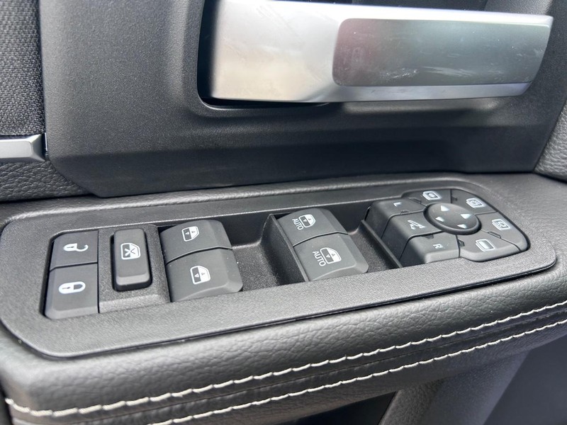 Ram 2500 Vehicle Full-screen Gallery Image 16