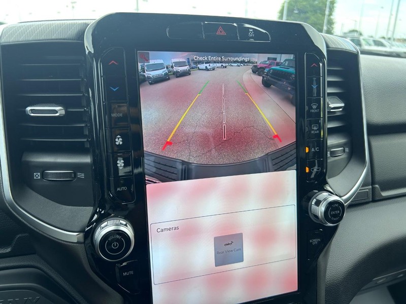 Ram 2500 Vehicle Full-screen Gallery Image 19