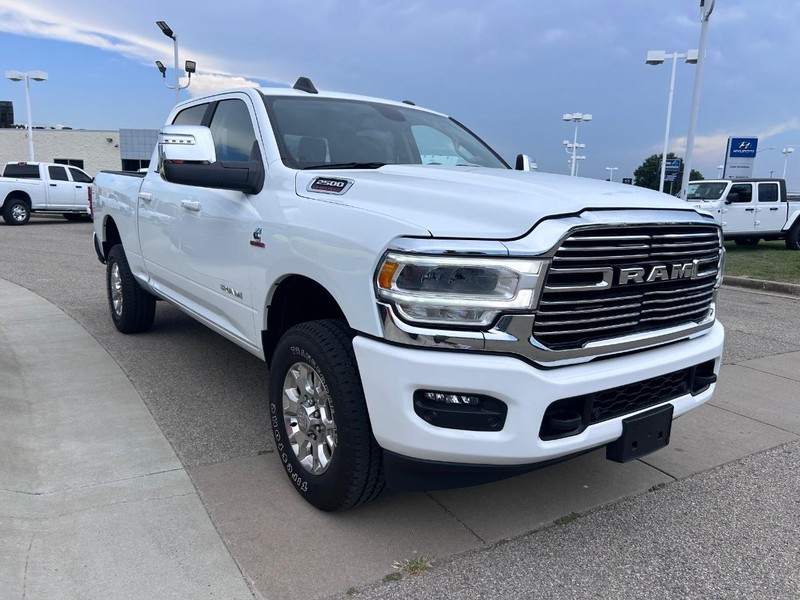 Ram 2500 Vehicle Full-screen Gallery Image 3