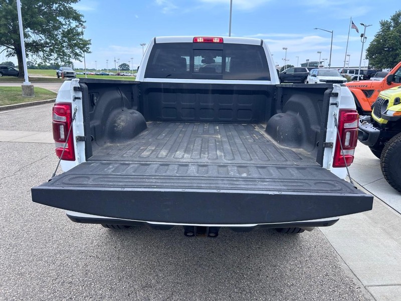 Ram 2500 Vehicle Full-screen Gallery Image 6