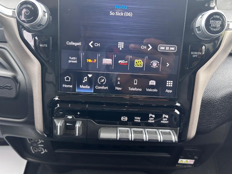 Ram 2500 Vehicle Full-screen Gallery Image 14