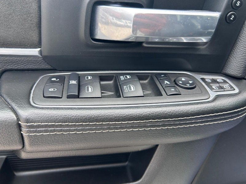 Ram 2500 Vehicle Full-screen Gallery Image 16