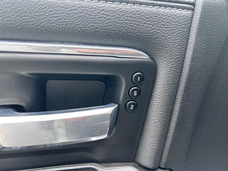 Ram 2500 Vehicle Full-screen Gallery Image 17