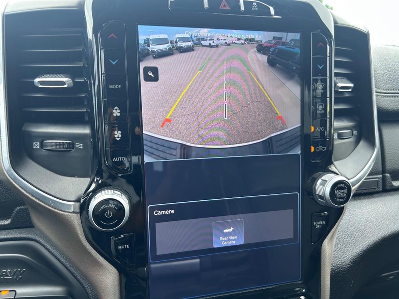 Ram 2500 Vehicle Full-screen Gallery Image 20