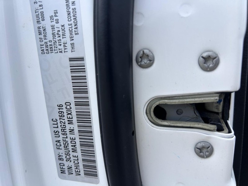 Ram 2500 Vehicle Full-screen Gallery Image 21