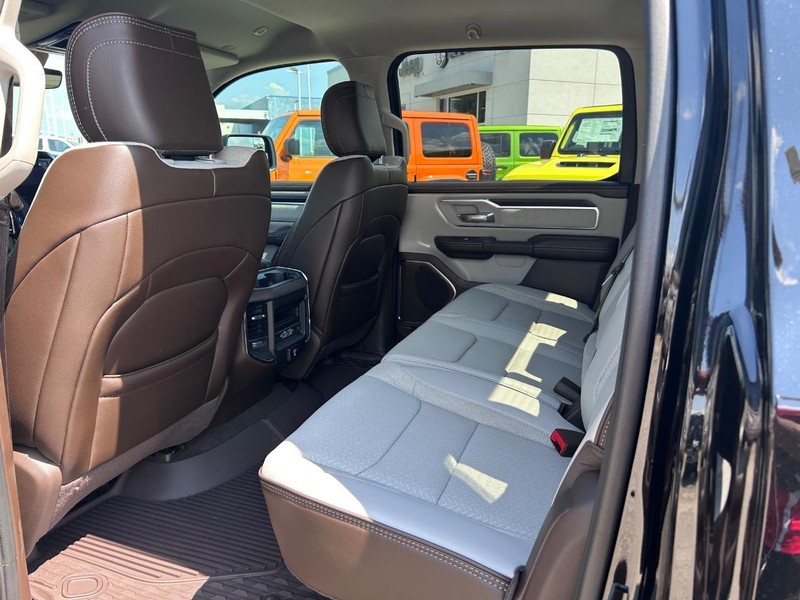 Ram 1500 Vehicle Full-screen Gallery Image 8