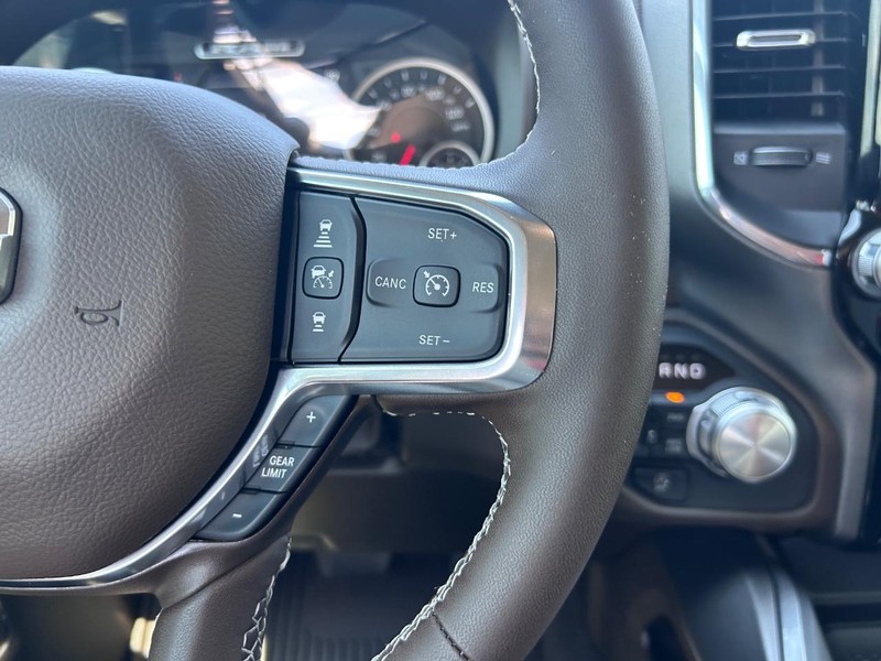 Ram 1500 Vehicle Full-screen Gallery Image 12