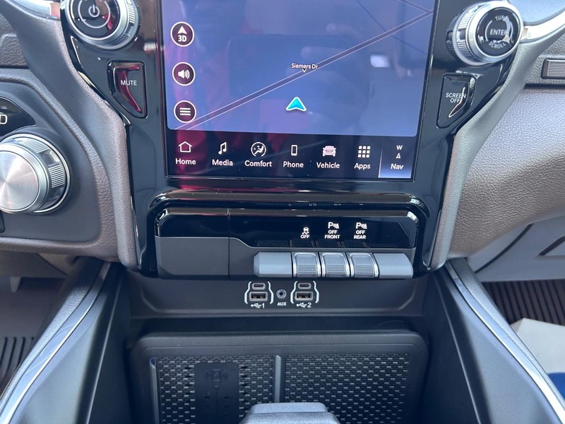 Ram 1500 Vehicle Full-screen Gallery Image 14