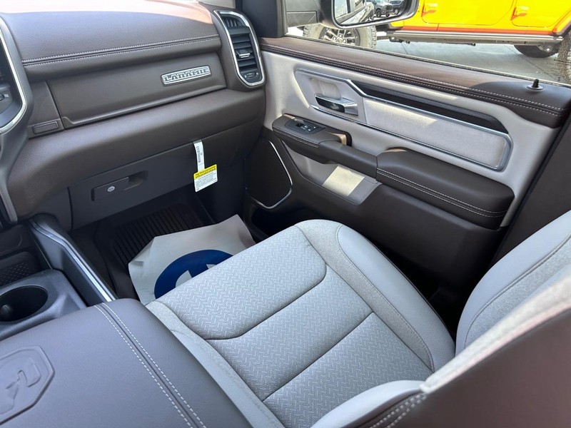 Ram 1500 Vehicle Full-screen Gallery Image 15