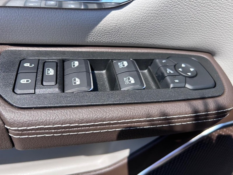 Ram 1500 Vehicle Full-screen Gallery Image 16