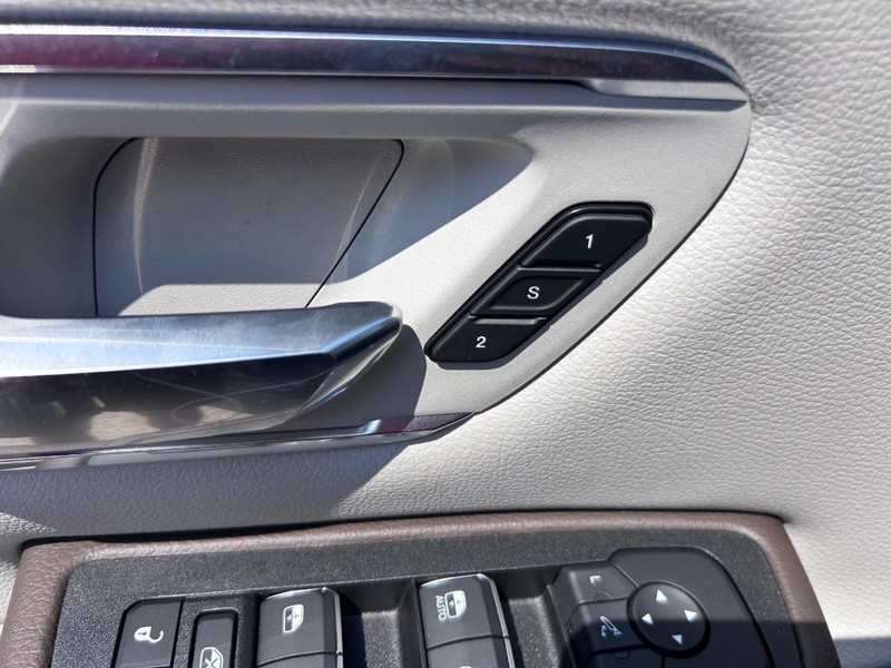 Ram 1500 Vehicle Full-screen Gallery Image 17