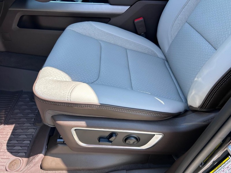 Ram 1500 Vehicle Full-screen Gallery Image 18