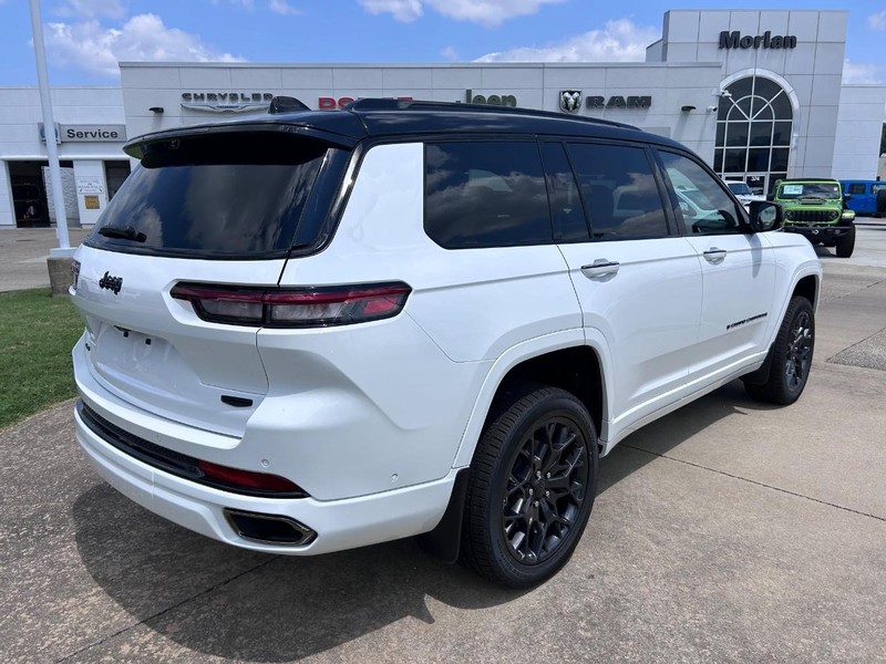 Jeep Grand Cherokee L Vehicle Full-screen Gallery Image 5