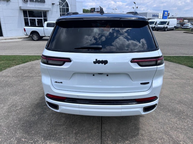 Jeep Grand Cherokee L Vehicle Full-screen Gallery Image 6