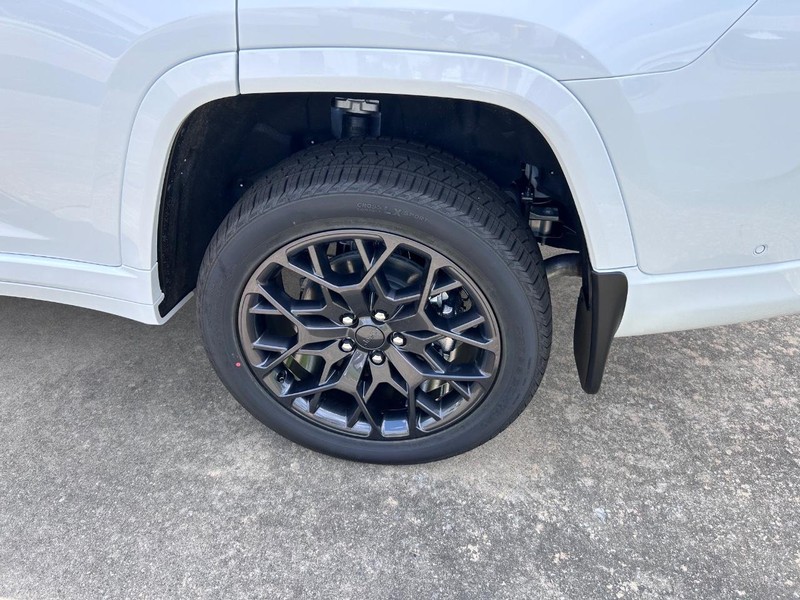 Jeep Grand Cherokee L Vehicle Full-screen Gallery Image 9