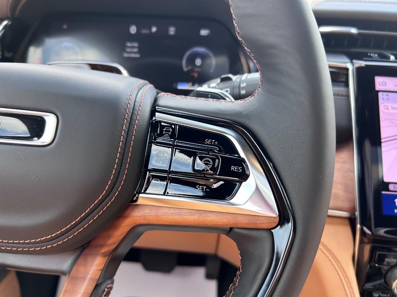 Jeep Grand Cherokee L Vehicle Full-screen Gallery Image 17