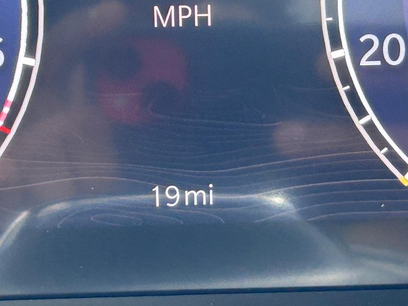 Jeep Grand Cherokee L Vehicle Full-screen Gallery Image 25