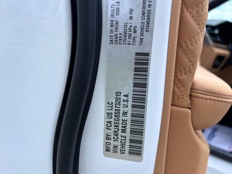 Jeep Grand Cherokee L Vehicle Full-screen Gallery Image 27