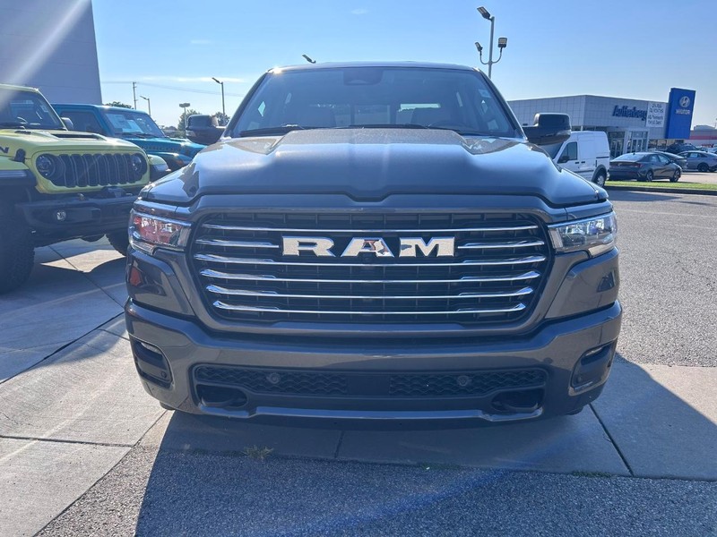 Ram 1500 Vehicle Full-screen Gallery Image 2