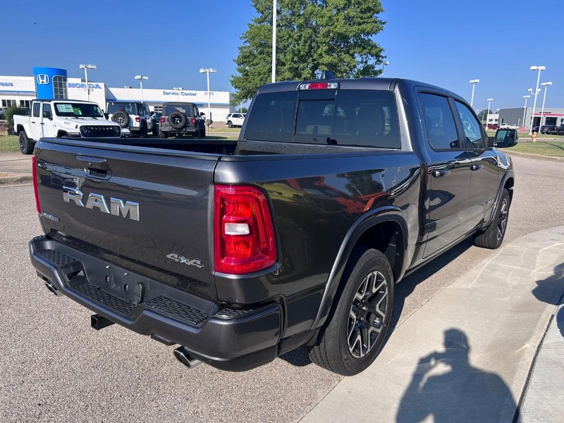 Ram 1500 Vehicle Full-screen Gallery Image 4