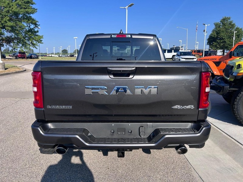 Ram 1500 Vehicle Full-screen Gallery Image 5