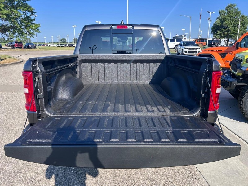 Ram 1500 Vehicle Full-screen Gallery Image 6